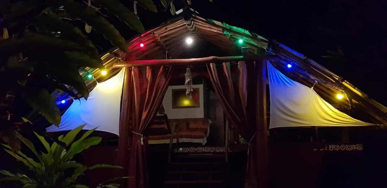 Location " La Pirogue " Maison D'Hotes A Moorea آبيتي المظهر الخارجي الصورة
