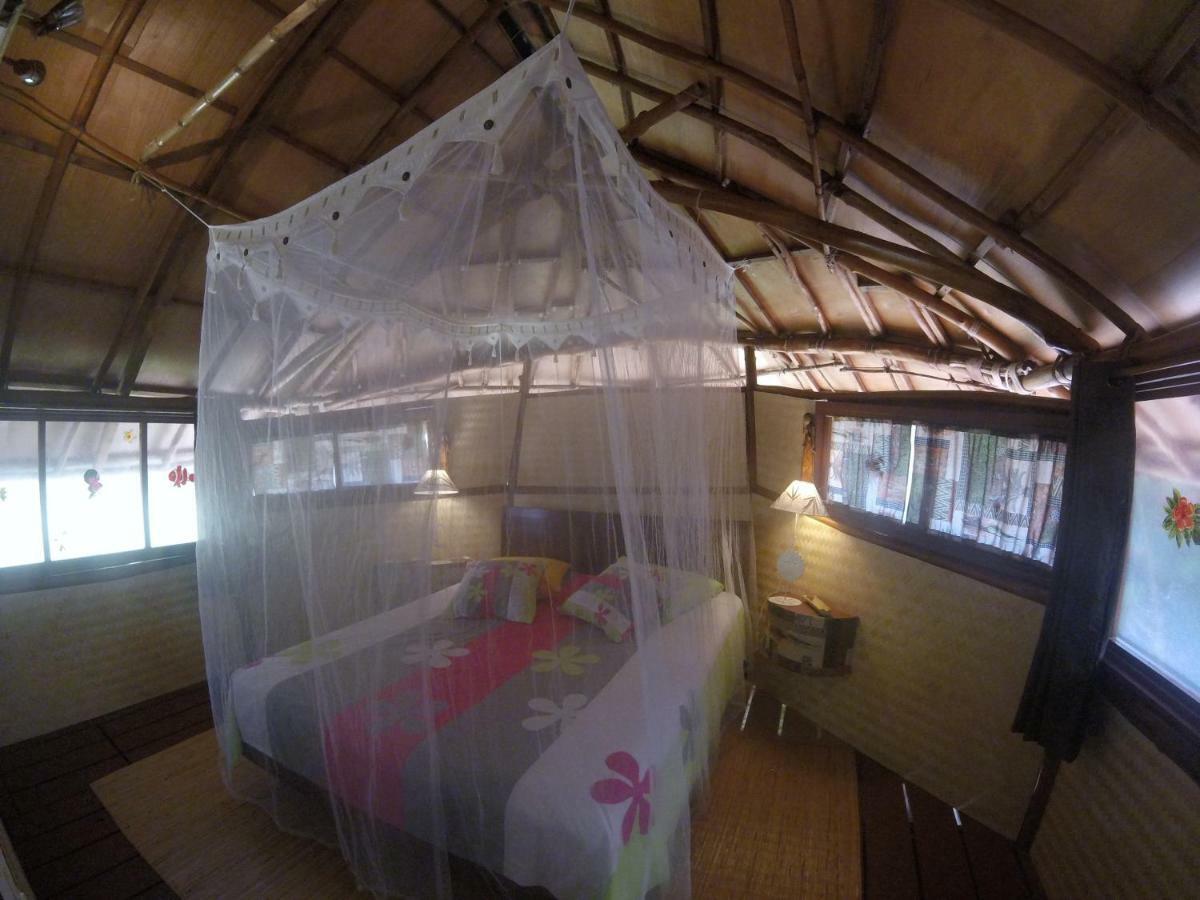 Location " La Pirogue " Maison D'Hotes A Moorea آبيتي المظهر الخارجي الصورة